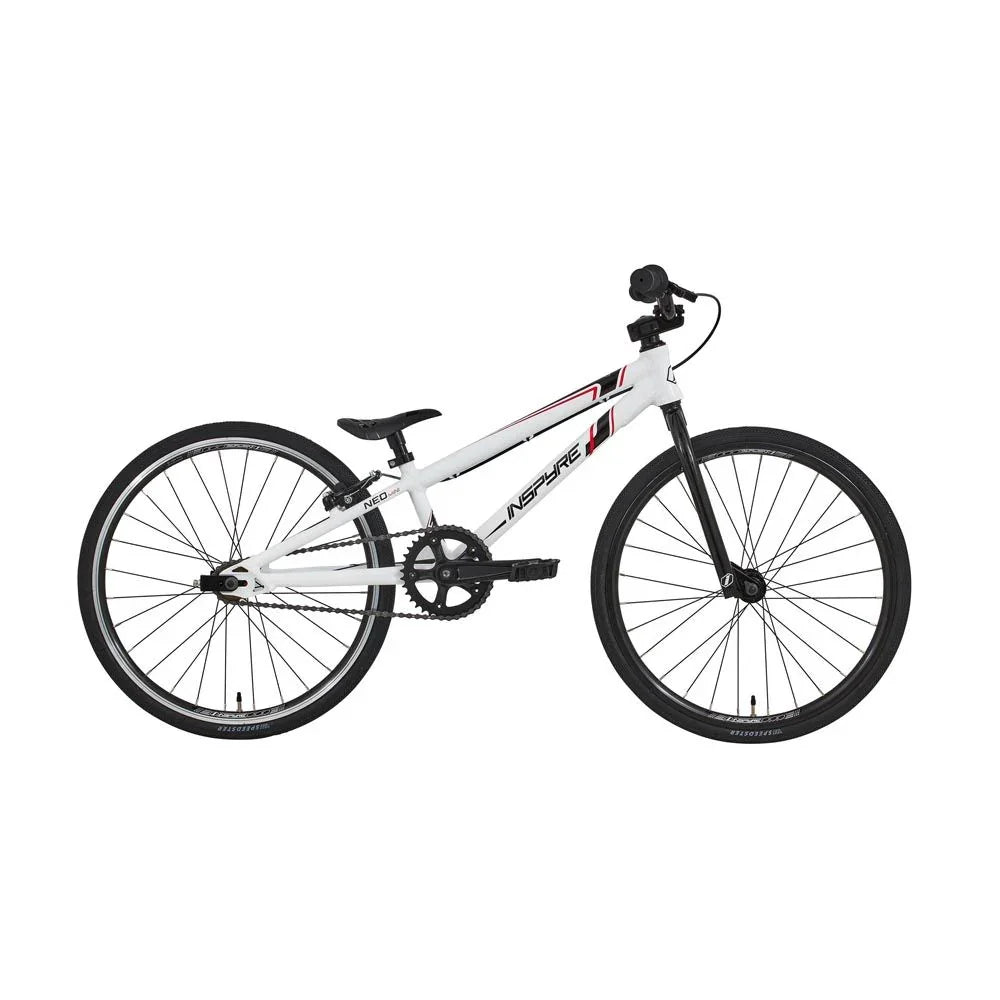 Vélo BMX blanc Inspire Neo pour freestyle et tricks, cadre robuste, roues noires, design sportif