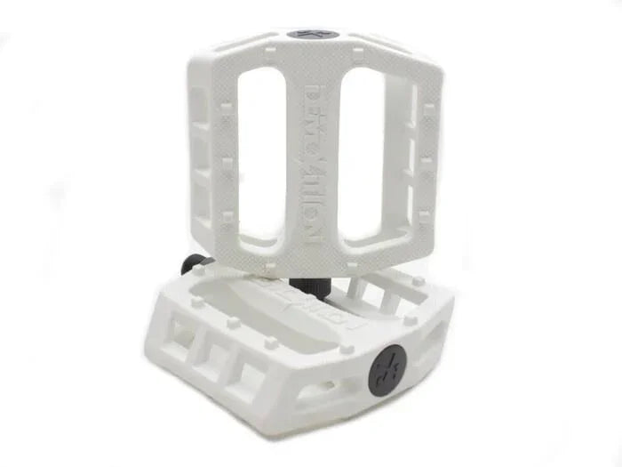 Pédales BMX blanches avec plateforme large et grip texturé pour freestyle