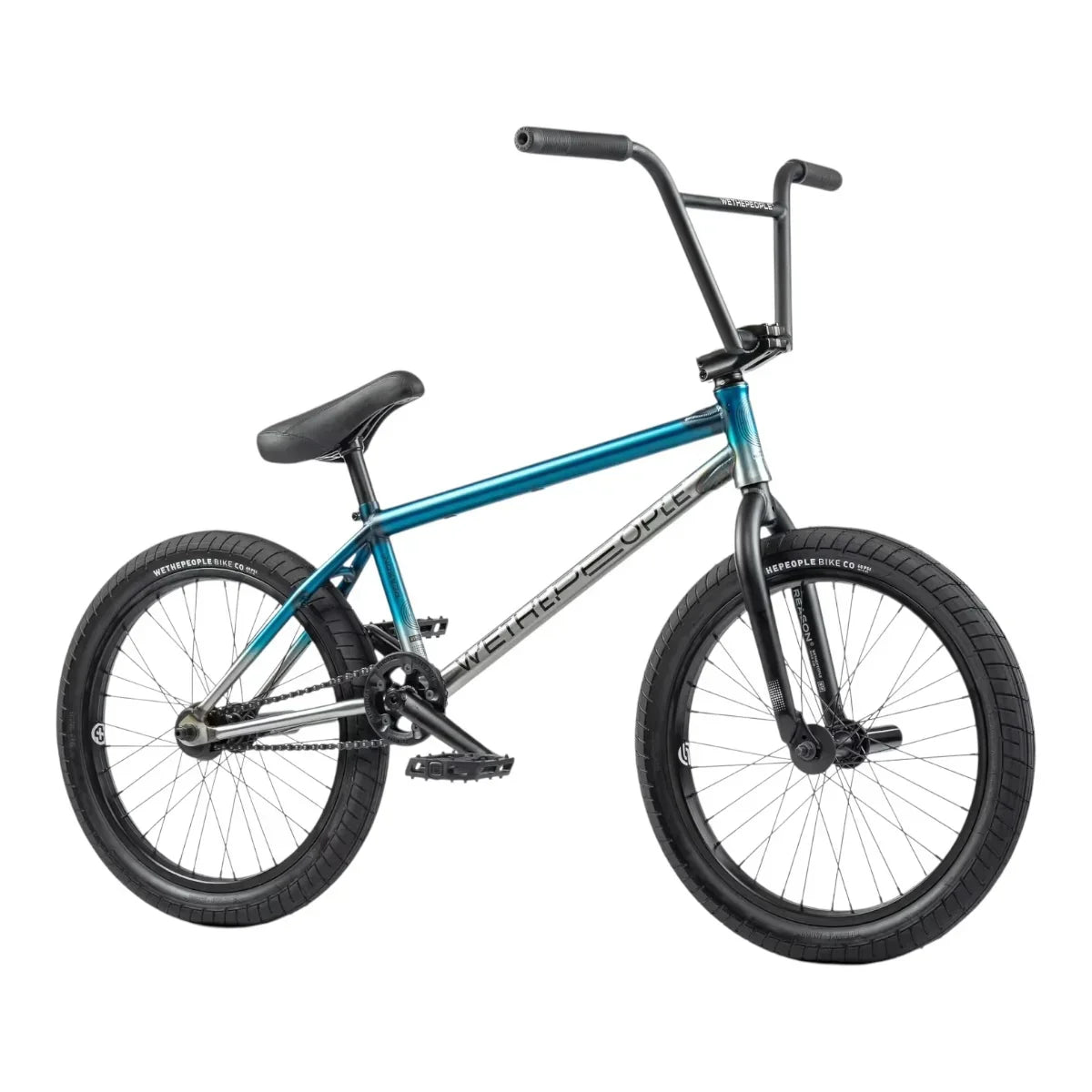 Vélo BMX Wethepeople avec cadre bleu métallisé et composants noirs, idéal pour le freestyle et les tricks.
