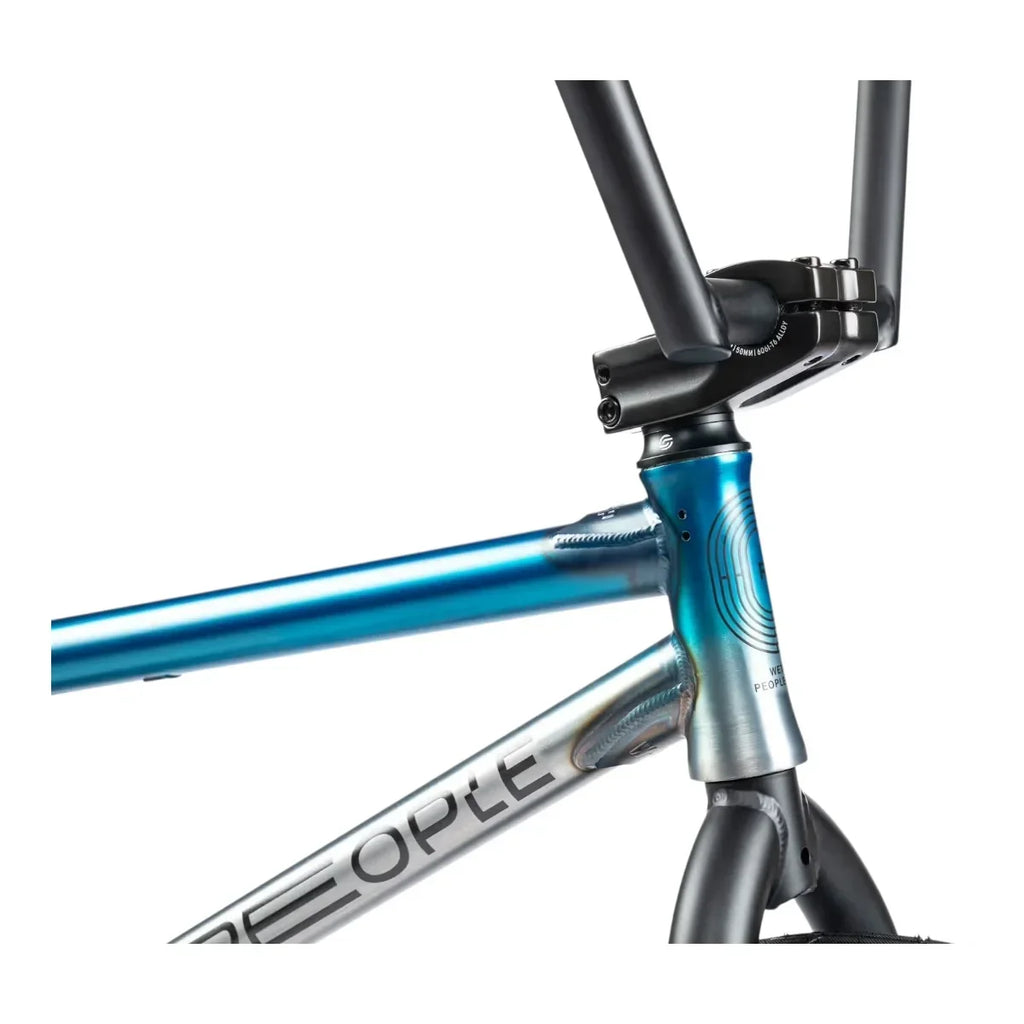 Cadre BMX bleu métallique avec fourche et potence noires, design robuste pour freestyle