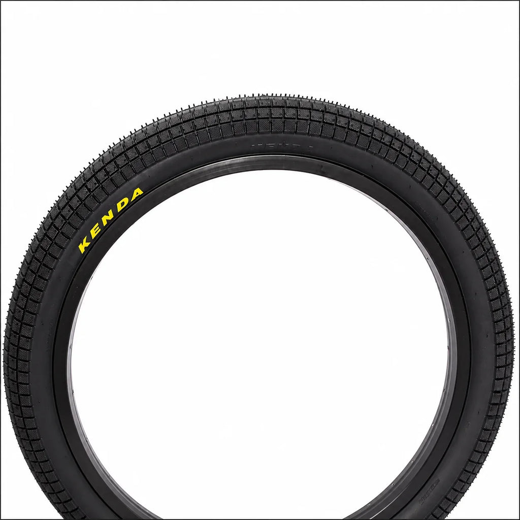 Pneu BMX Kenda noir avec logo jaune, profil de pneu tout-terrain pour vélo de freestyle