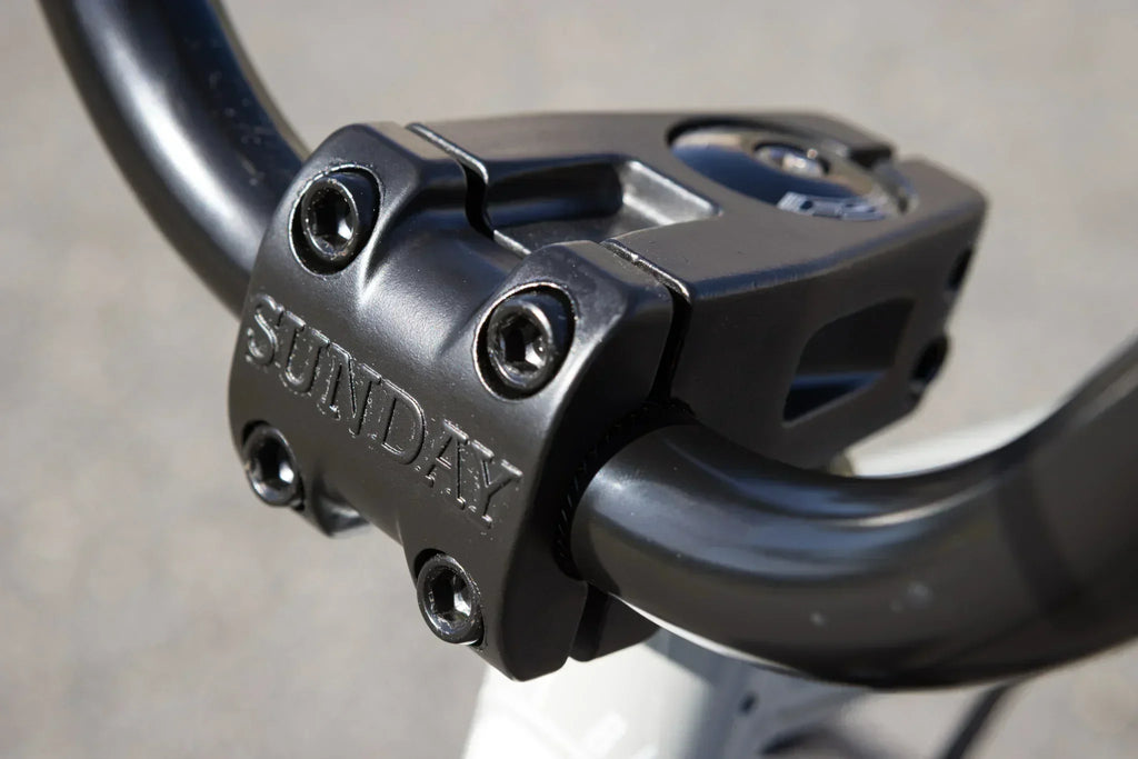 Pot de guidon BMX Sunday noir avec vis hexagonales