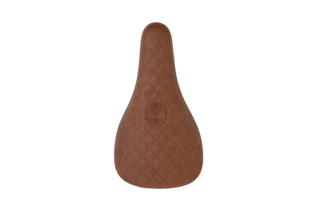 Selle BMX marron avec motif losange et logo Pivotal, design ergonomique pour vélo de freestyle
