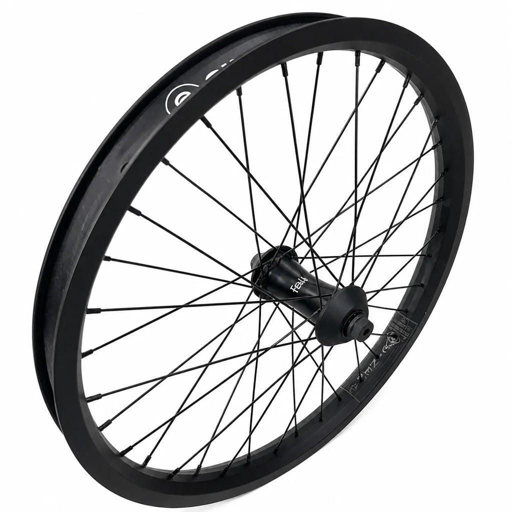 Roue BMX noire avec moyeu et rayons robustes pour performance et style