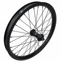 Roue BMX noire avec moyeu et rayons robustes pour performance et style