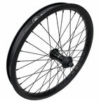 Roue BMX noire avec moyeu et rayons robustes pour performance et style