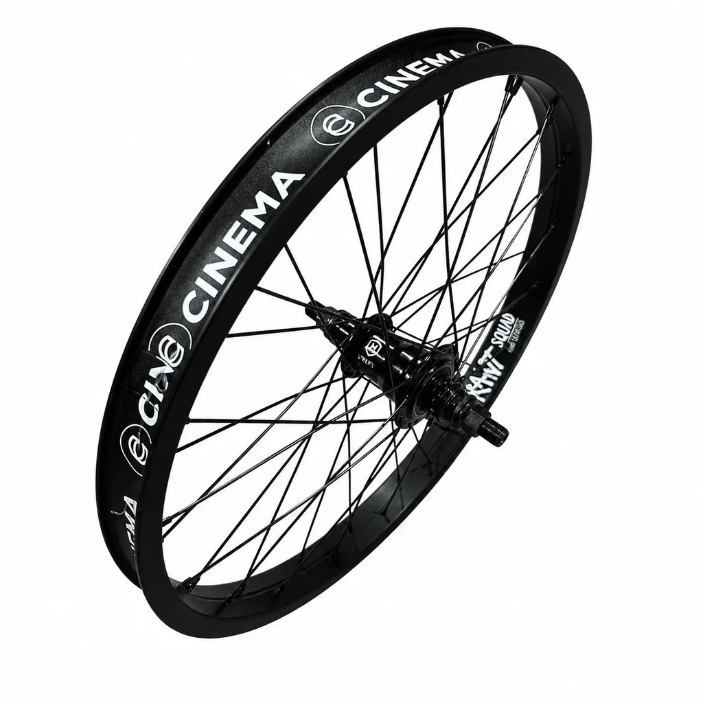 Roue BMX Cinema noire avec jante et moyeu stylisés, idéale pour le freestyle