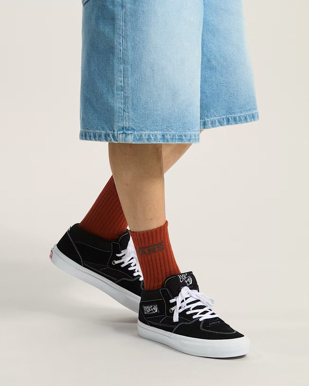 CHAUSSURES VANS SKATE HALF CAB BLACK/WHITE