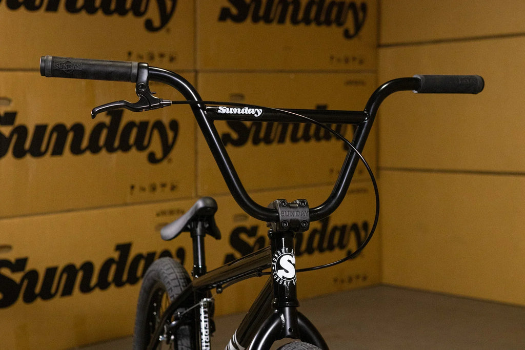 Guidon de vélo BMX Sunday noir avec poignées et leviers de frein