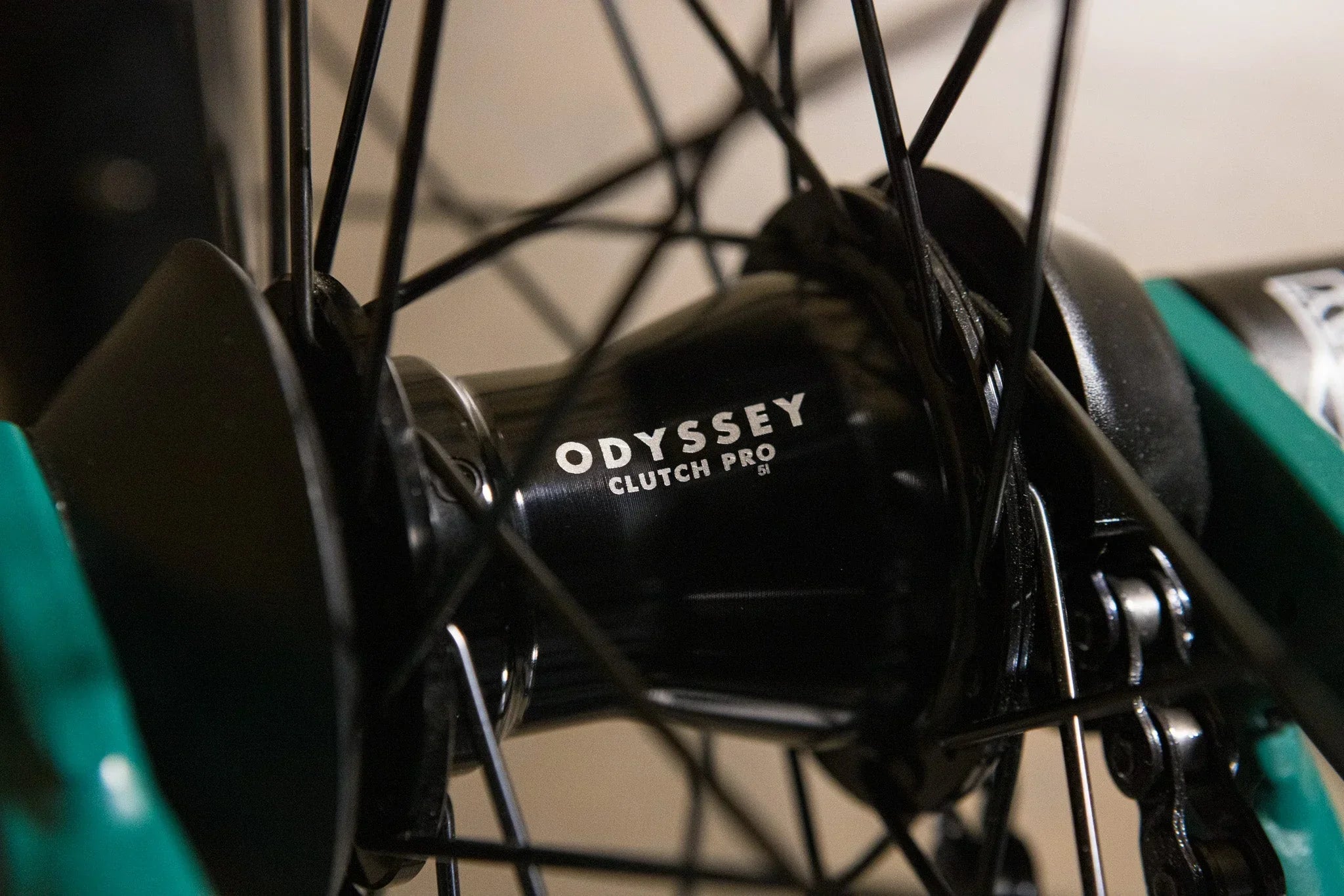 Gros plan d'un moyeu arrière Odyssey Clutch Pro noir pour vélo BMX