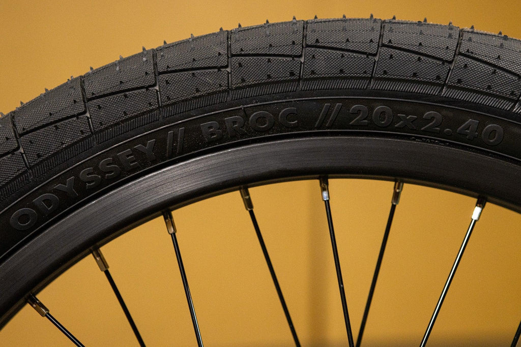 Gros plan d'un pneu BMX Odyssey Broc 20x2.40 noir