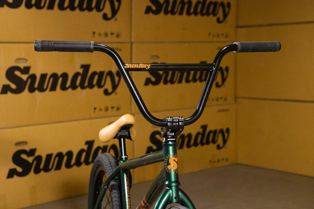 Guidon de vélo BMX Sunday noir avec poignées et cadre vert foncé