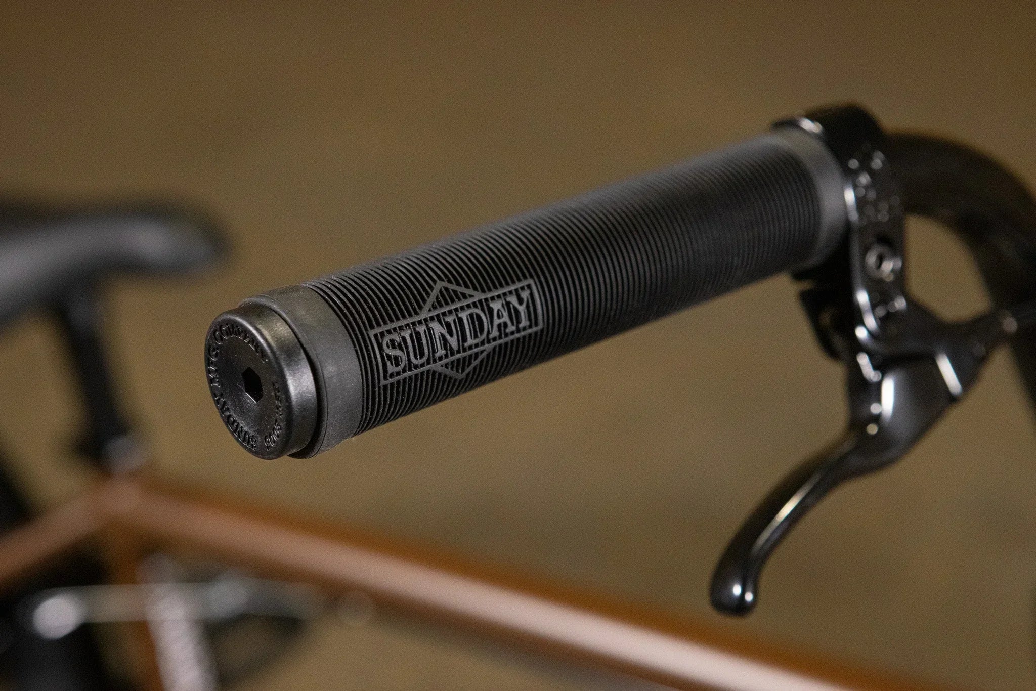 Poignée de guidon BMX noire texturée de marque Sunday avec levier de frein