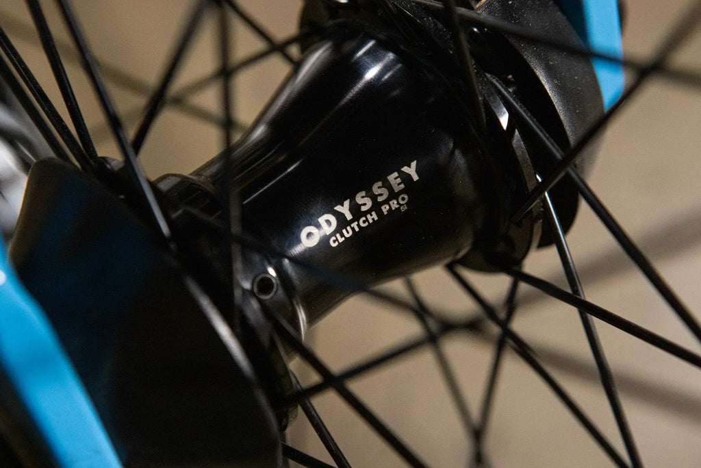 Gros plan d'un moyeu de roue BMX Odyssey Clutch Pro noir