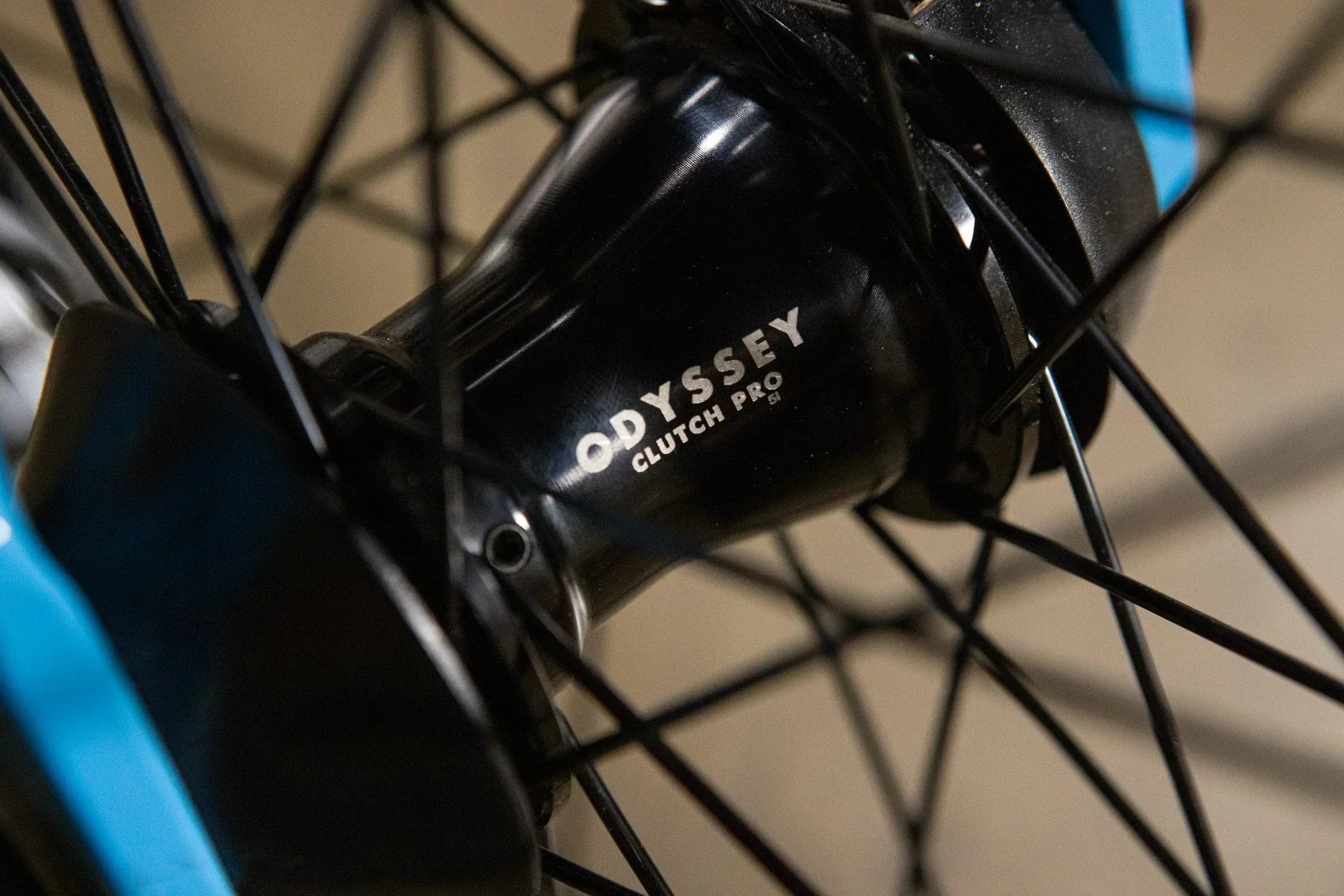 Gros plan d'un moyeu de roue BMX Odyssey Clutch Pro noir