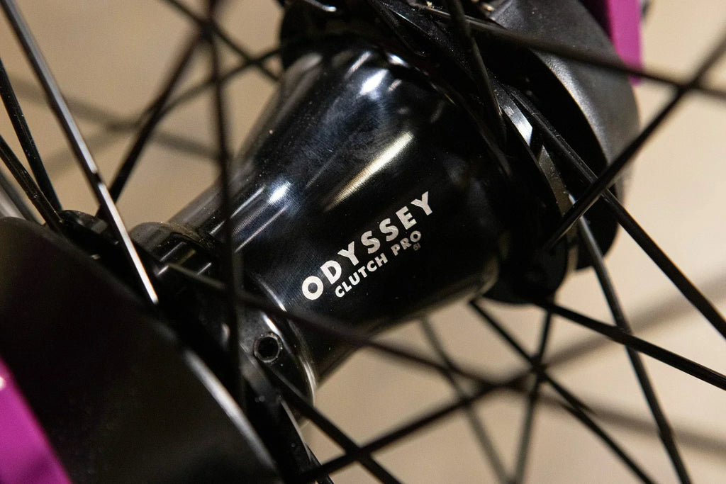 Gros plan du moyeu Odyssey Clutch Pro noir pour roue de BMX