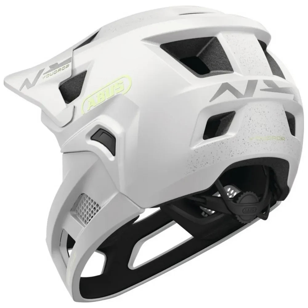 Casque de BMX blanc avec ventilation et logo ABUS, idéal pour le vélo tout terrain