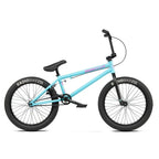 Vélo BMX bleu clair avec pneus RadioBikeCo, cadre robuste et design moderne