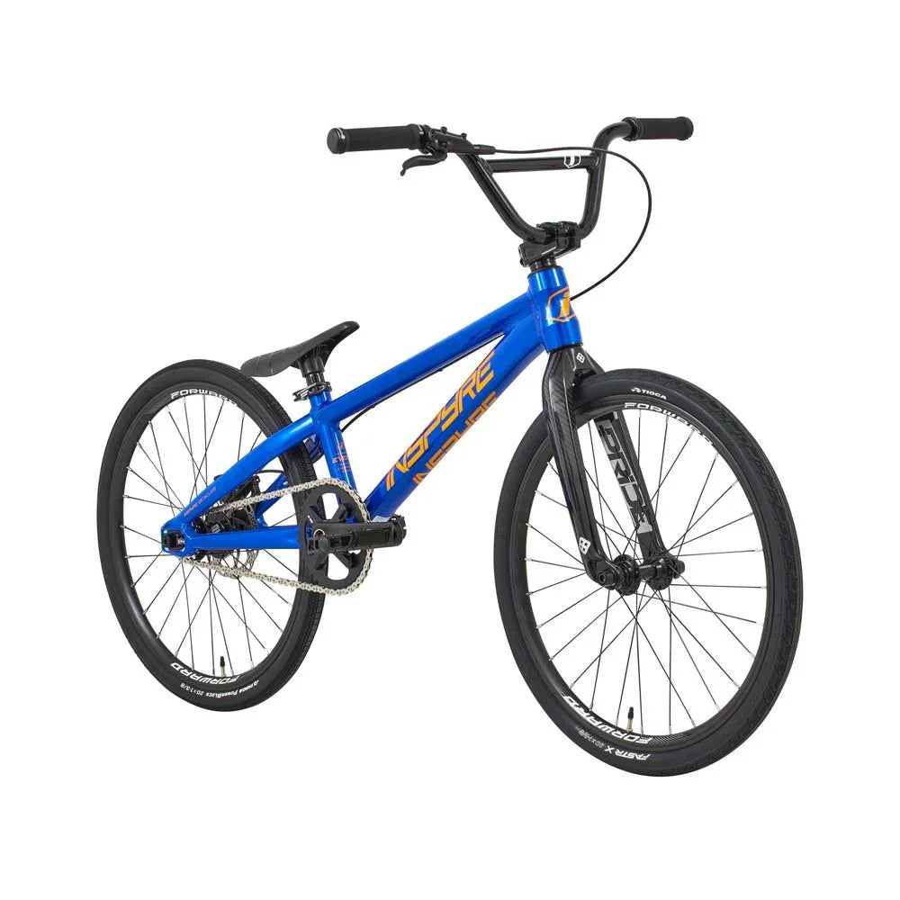 Vélo BMX bleu avec cadre robuste et pneus larges pour tricks et freestyle