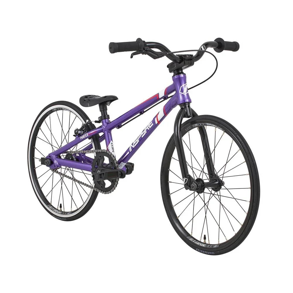 Vélo BMX violet pour enfants avec cadre robuste et roues noires