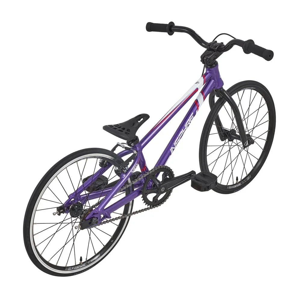 Vélo BMX violet pour enfants avec cadre robuste et roues solides