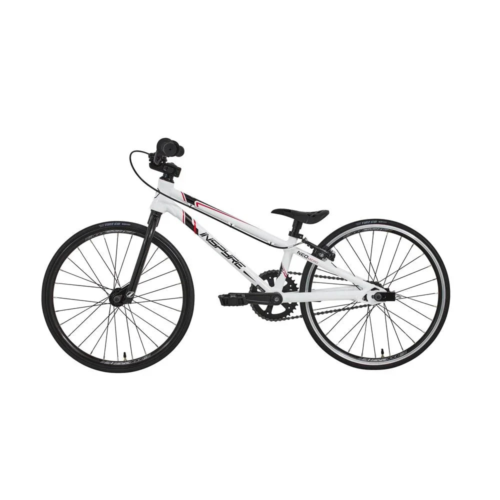 Vélo BMX blanc et noir Inspire Neo 20 pouces pour freestyle et tricks