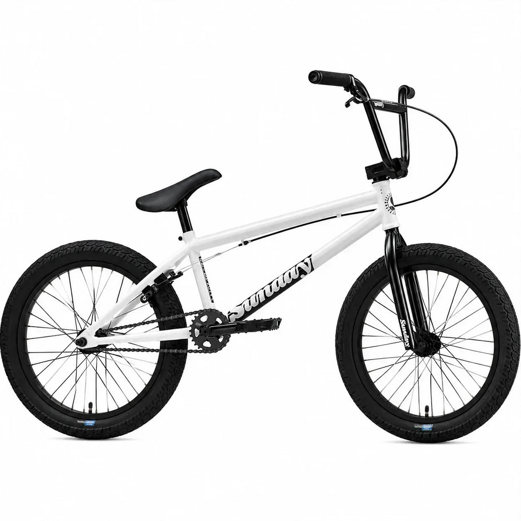 Vélo BMX blanc Sunday avec pneus noirs sur fond blanc