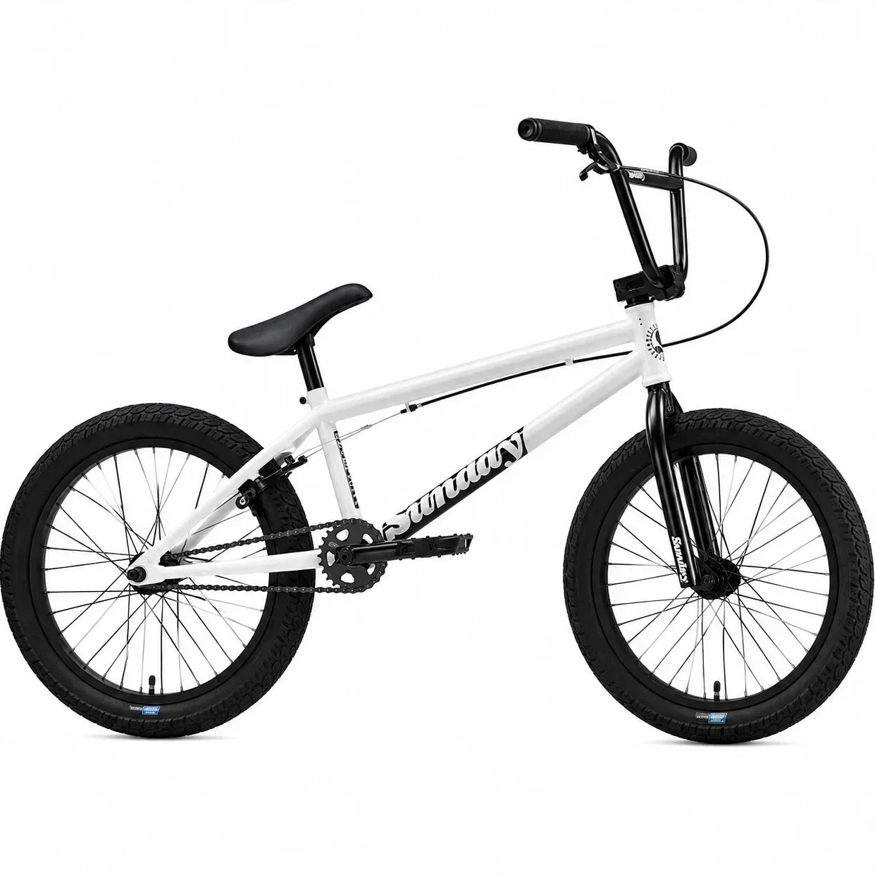 Vélo BMX blanc Sunday avec pneus noirs sur fond blanc
