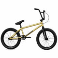 Vélo BMX doré avec pneus noirs sur fond blanc