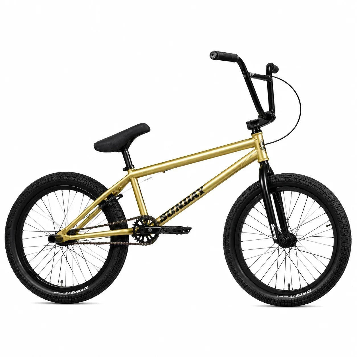 Vélo BMX doré avec pneus noirs sur fond blanc