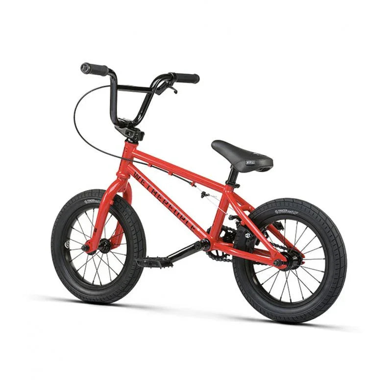 Vélo BMX rouge pour enfants avec cadre robuste et pneus noirs