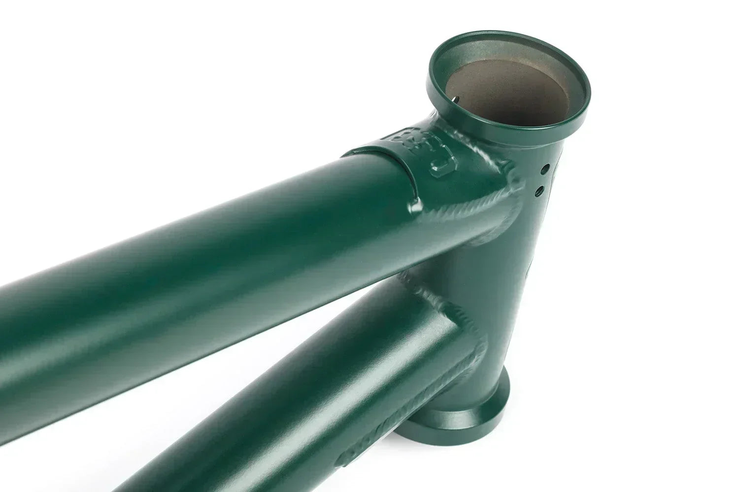 Cadre de BMX vert foncé avec tube de direction et base de cadre robuste.