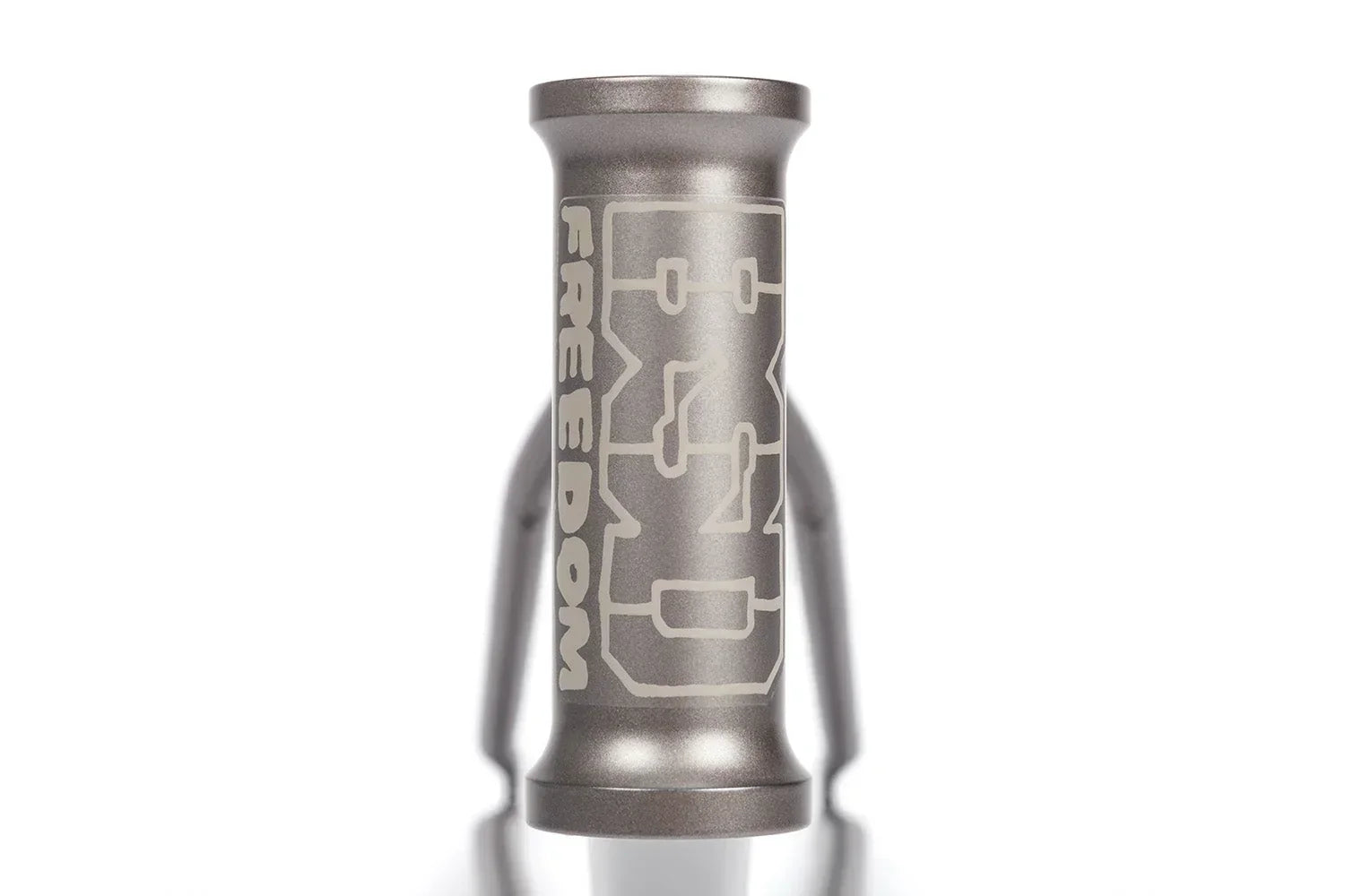 Fourche BMX Freedom en métal gris avec gravure graphique, design robuste pour vélo freestyle