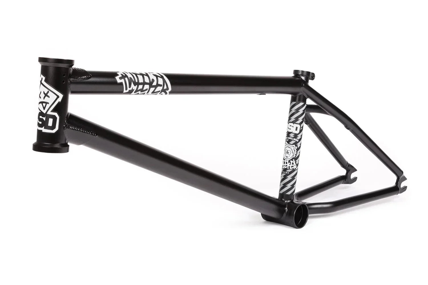Cadre de BMX noir avec graphismes blancs sur fond blanc