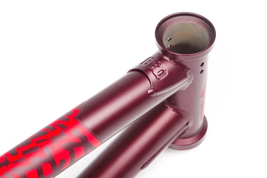 Cadre de BMX bordeaux mat avec motifs graphiques rouges
