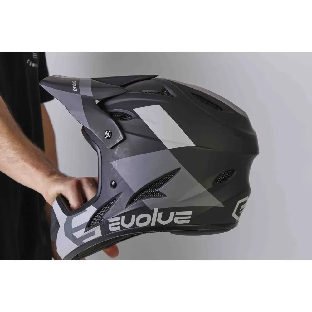 Casque de BMX intégral noir et gris de marque Evolve