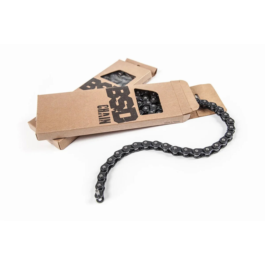 Chaîne de BMX BSD noire avec son emballage en carton brun