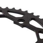 Pignon BMX noir avec design découpé pour performance et légèreté