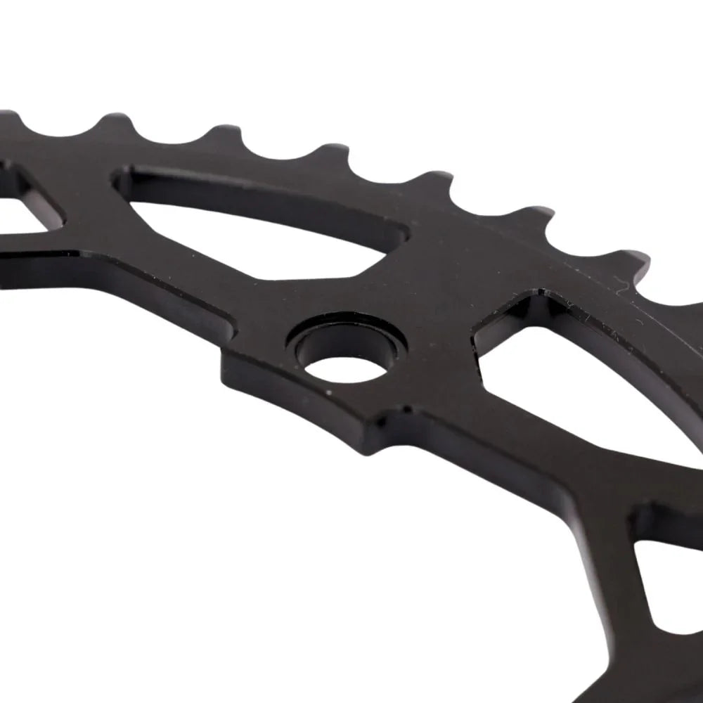 Pignon BMX noir avec design découpé pour performance et légèreté