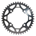 Pignon BMX noir Forward avec design perforé pour performance et légèreté