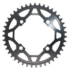 Pignon BMX noir Forward avec design perforé pour performance et légèreté