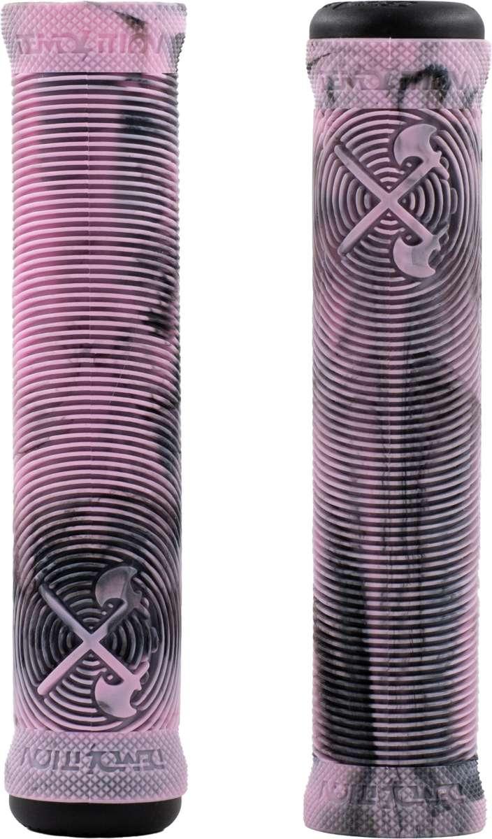 Poignées BMX roses et noires avec motif croisé, texture antidérapante pour une meilleure adhérence.