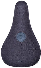 Selle BMX texturée noire avec logo central, design robuste pour vélo freestyle