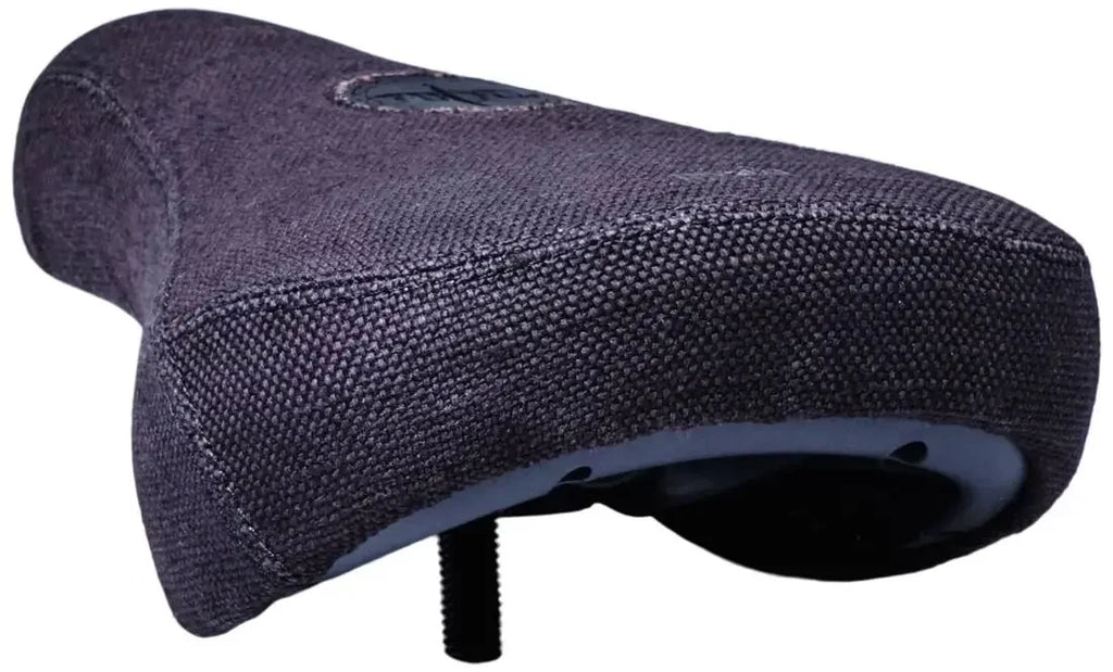Selle BMX en tissu texturé noir avec logo discret, design ergonomique pour vélo freestyle