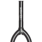 Fourche BMX noire avec logo blanc, composant de vélo freestyle robuste