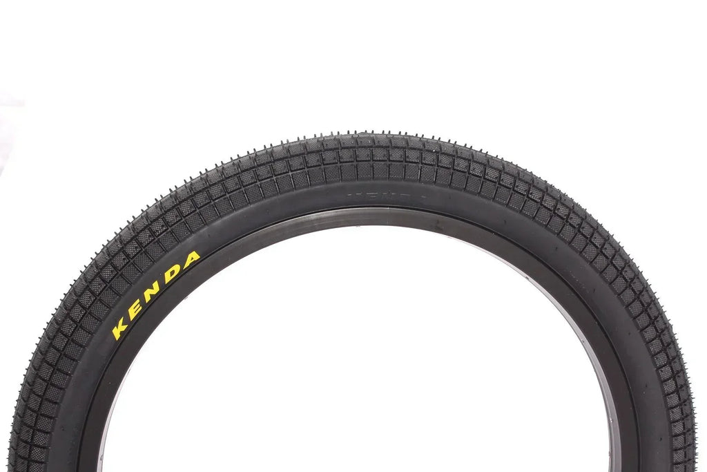 Pneu BMX Kenda noir avec crampons, idéal pour vélo de freestyle et tricks