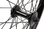 Roue BMX Odyssey avec moyeu noir et rayons fins, design robuste pour performance