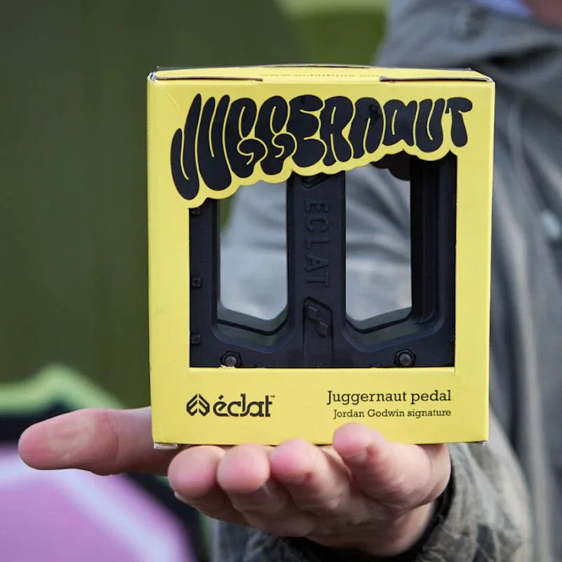 Pédale BMX Juggernaut signature Jordan Godwin par Éclat, emballage jaune