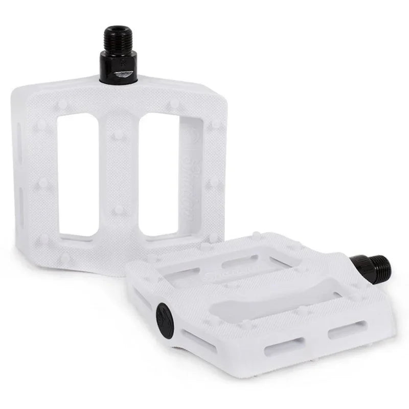 Pédales BMX blanches en plastique avec crampons antidérapants et axe noir, design robuste pour vélo freestyle