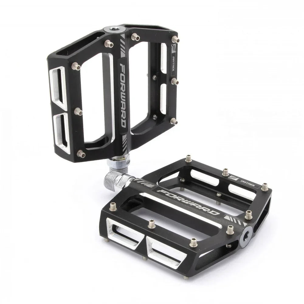 Pédales BMX noires robustes avec design Forward, idéales pour freestyle et tricks